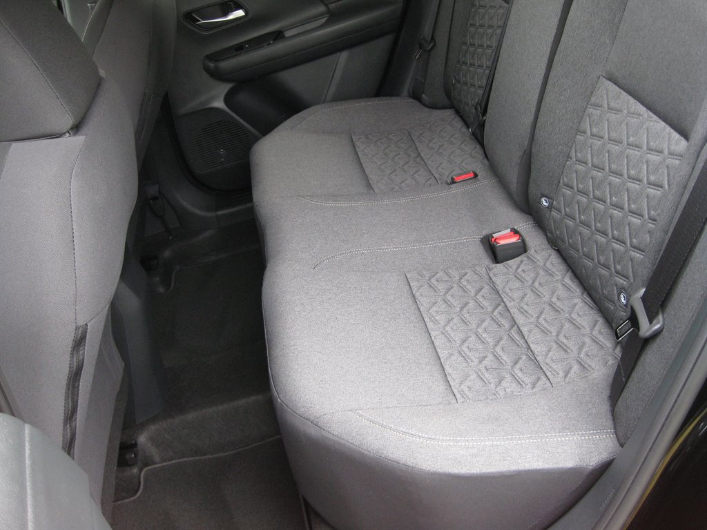 Used 2025 Nissan Kicks SV FWD image 23