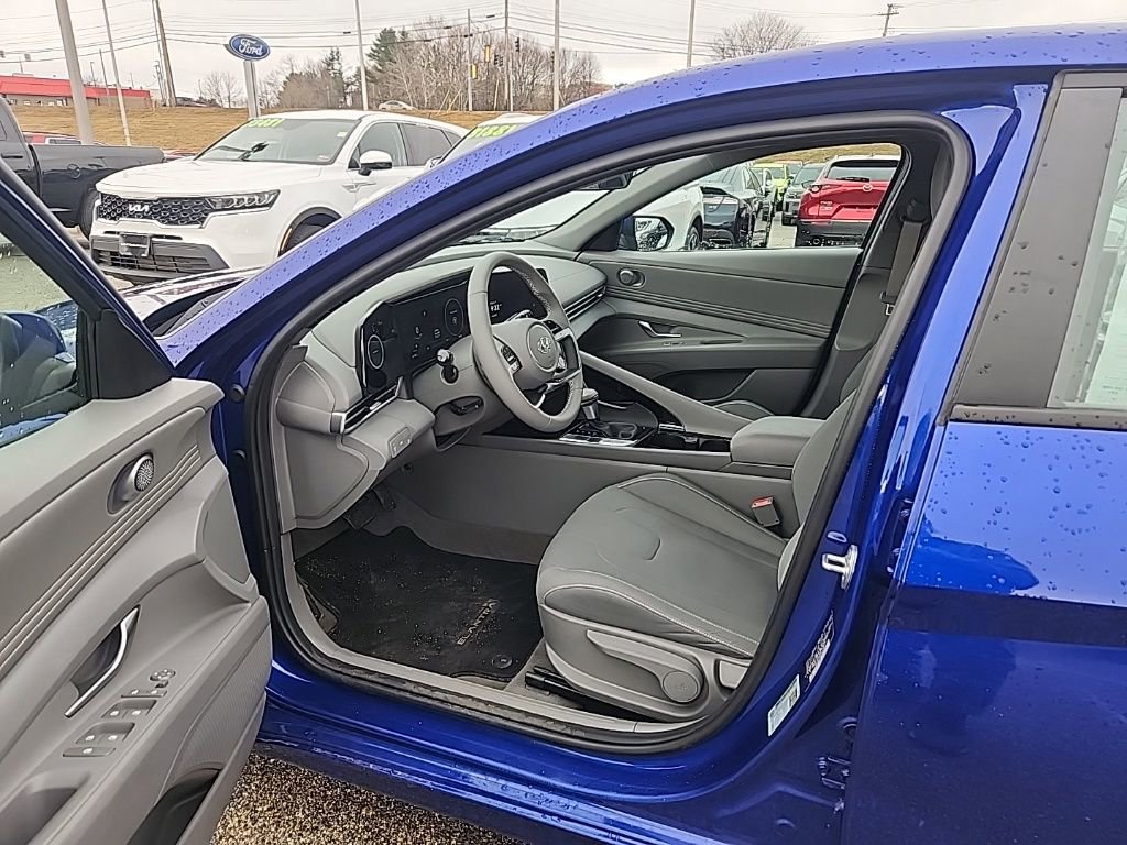 Certified 2023 Hyundai Elantra SEL w/ Convenience Package image 10