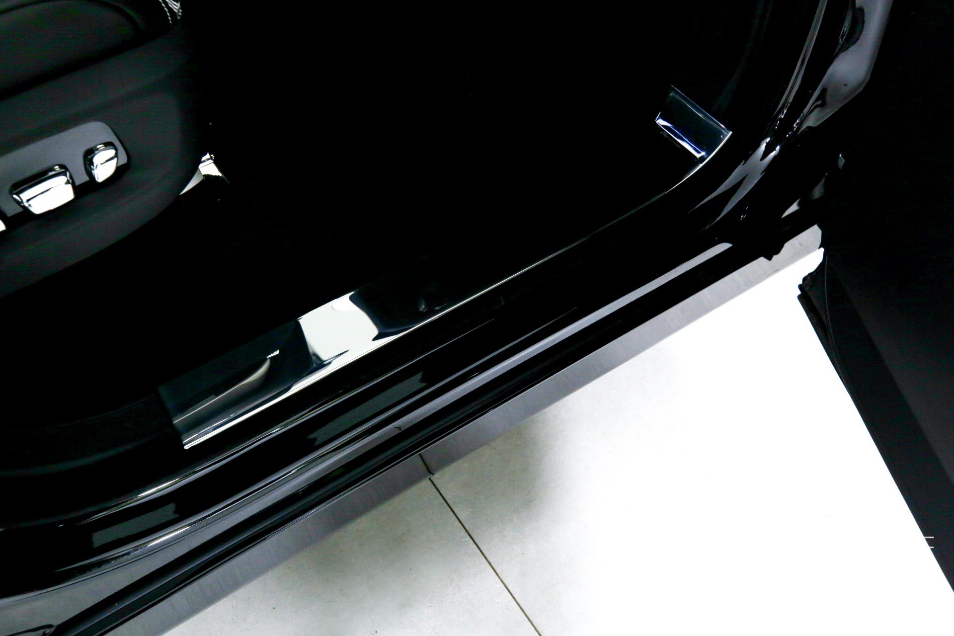 Used 2026 Rolls-Royce Cullinan AWD/4WD image 32
