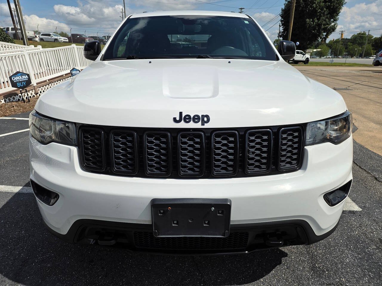 Used 2018 Jeep Grand Cherokee Laredo AWD/4WD image 9