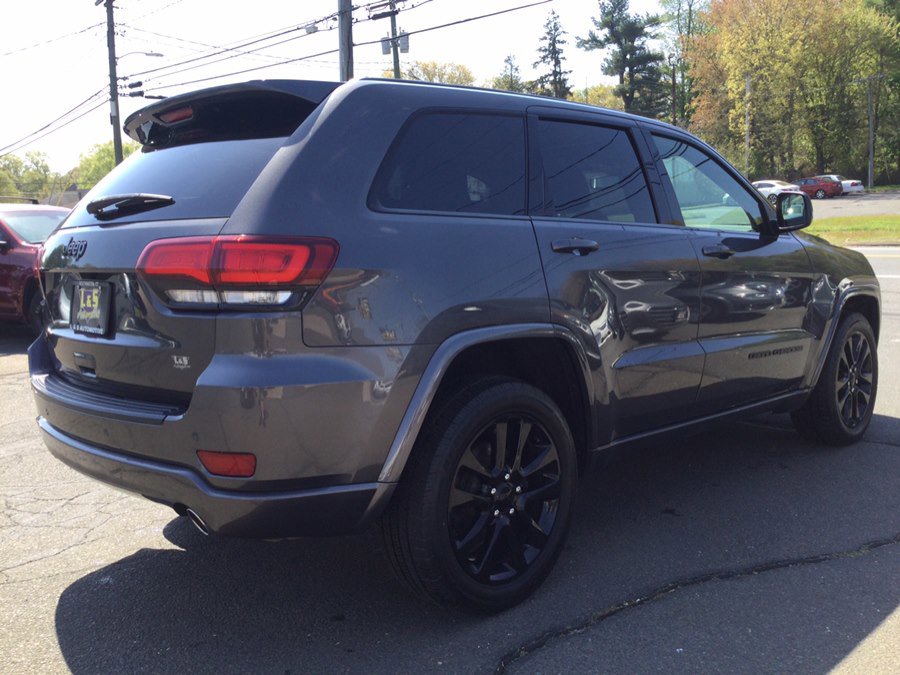 Used 2018 Jeep Grand Cherokee Altitude AWD/4WD image 8