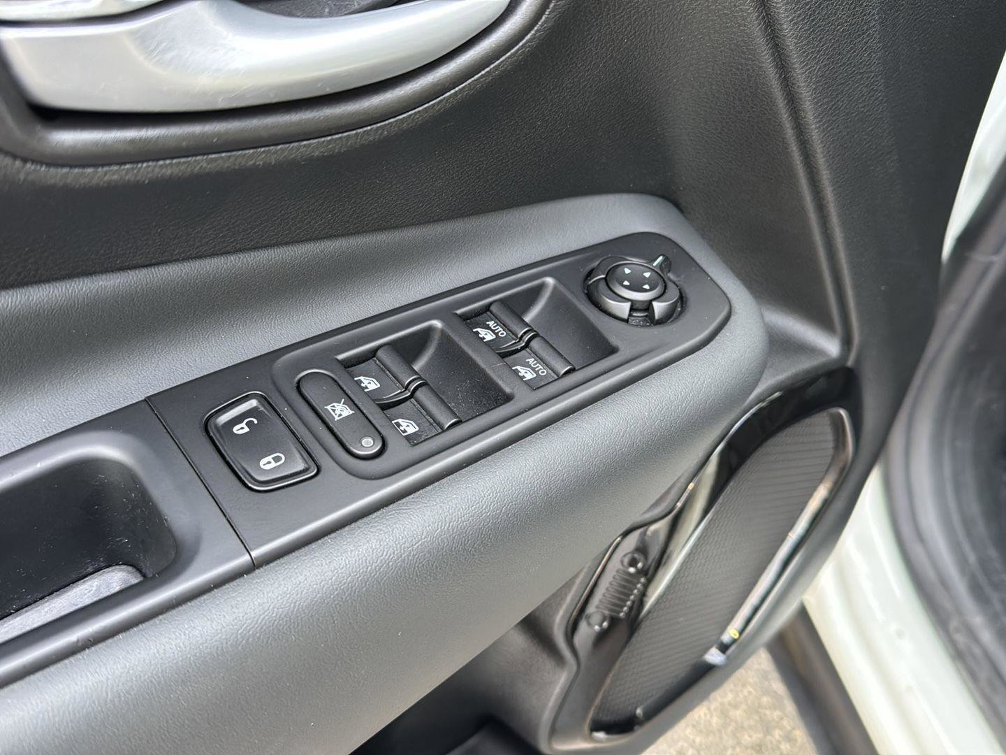 Used 2023 Jeep Renegade Altitude image 27