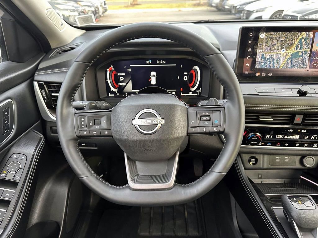 Certified 2025 Nissan Rogue Platinum w/ Tech Package image 17