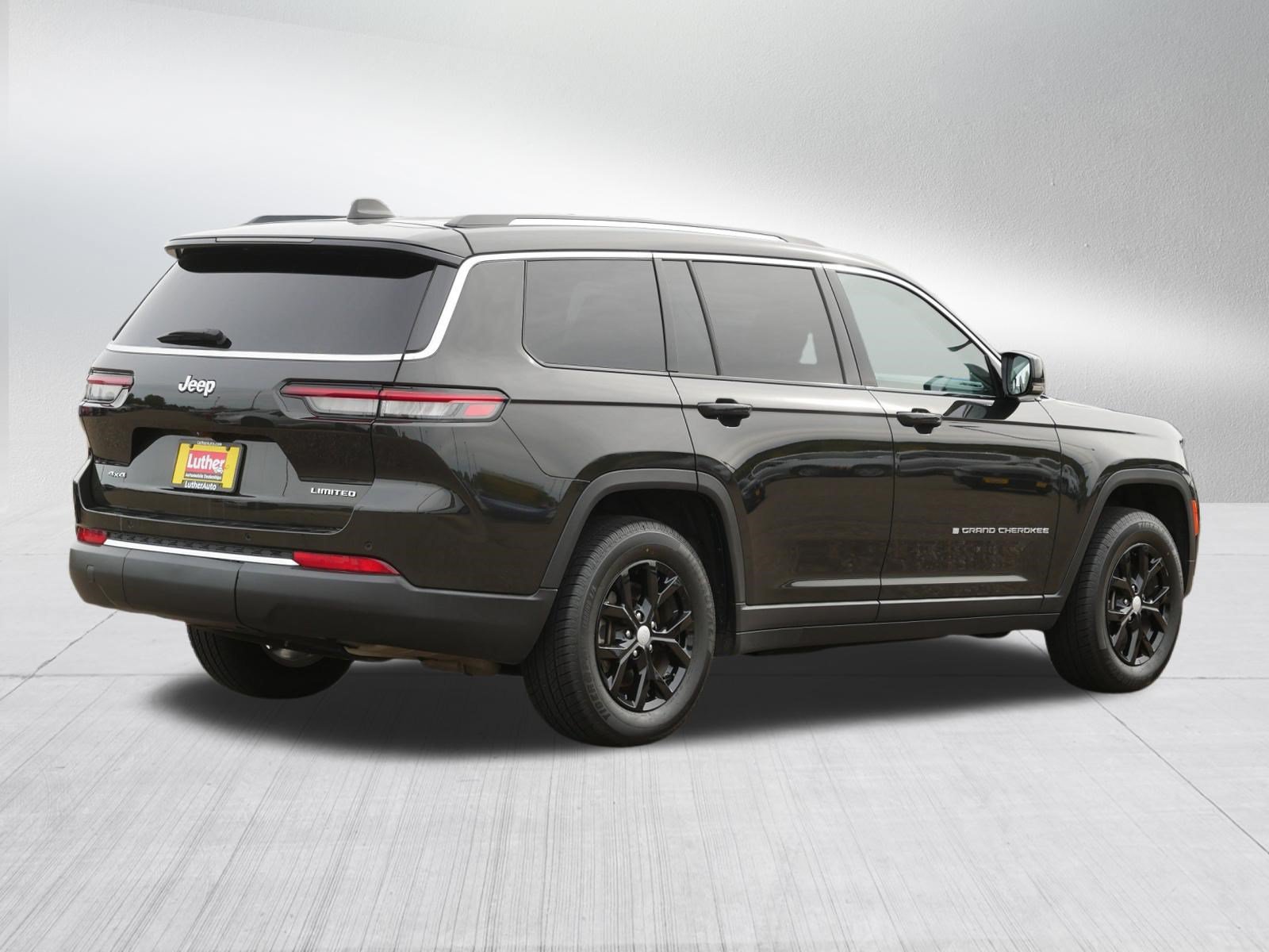Used 2023 Jeep Grand Cherokee L Limited w/ Trailer Tow Group (B) AWD/4WD image 7