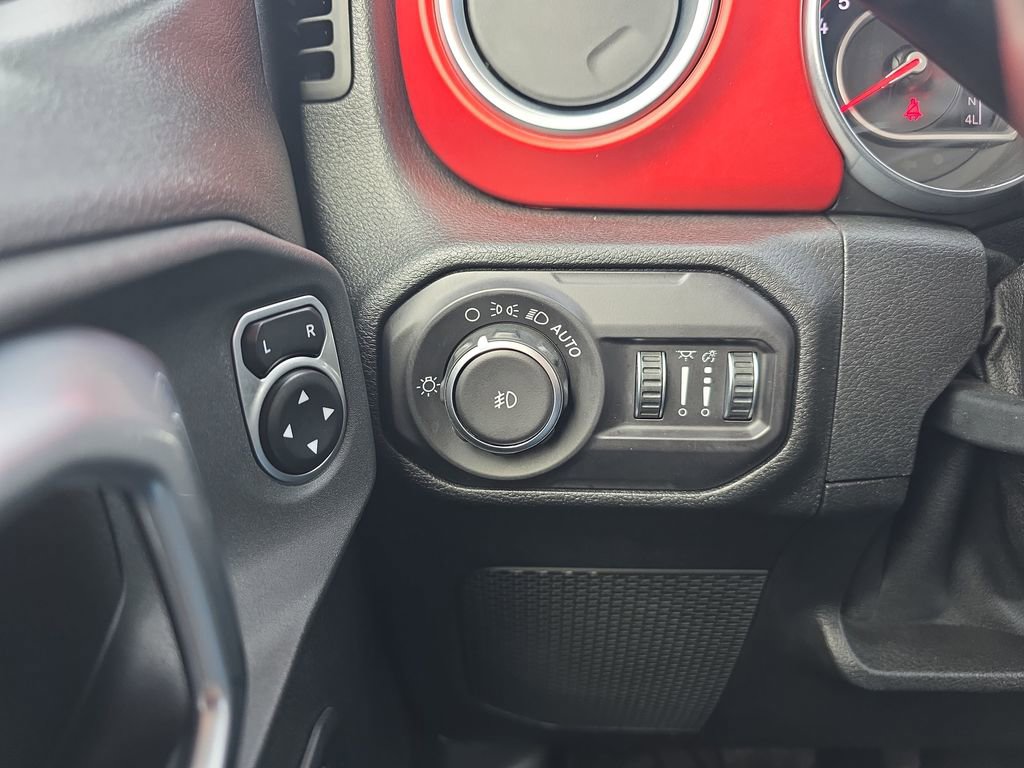 Used 2018 Jeep Wrangler Unlimited Rubicon w/ Dual Top Group image 25