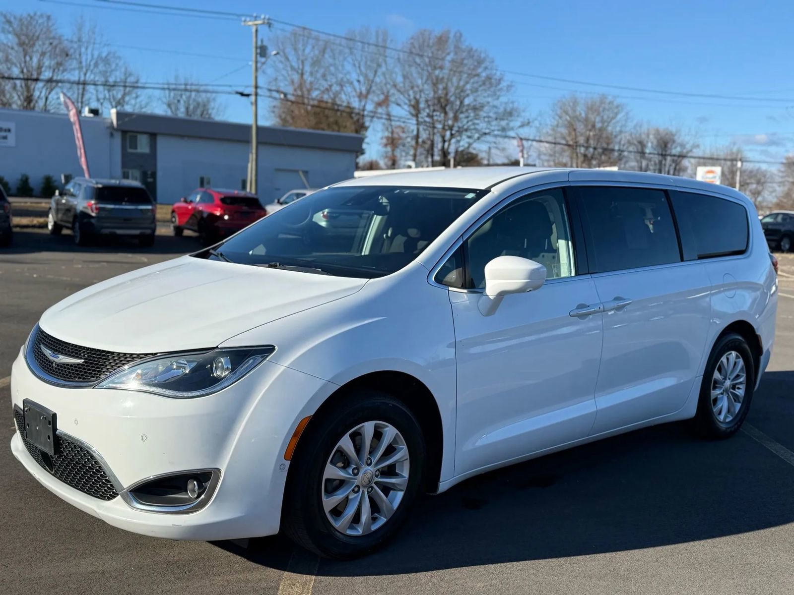 Used 2019 Chrysler Pacifica Touring Plus w/ Advanced Safetytec Group image 7