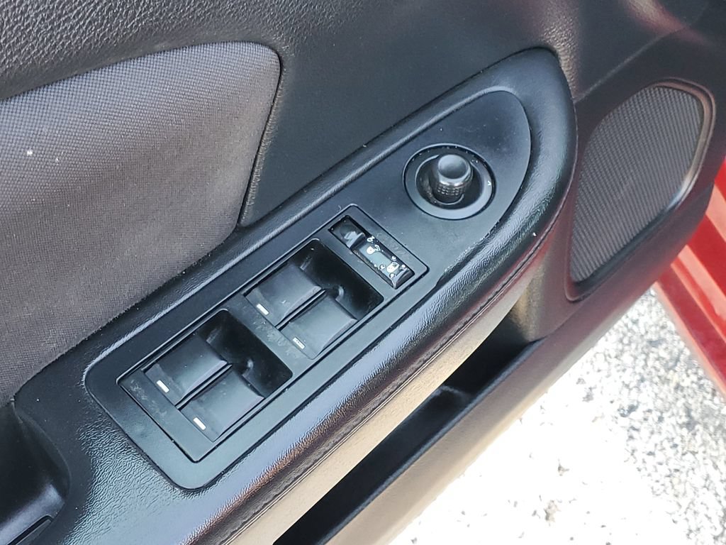 Used 2013 Chrysler 200 Touring FWD image 18