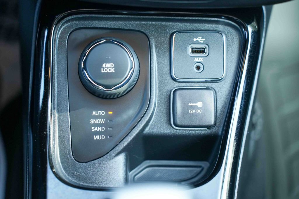 Used 2018 Jeep Compass Limited w/ Navigation Group AWD/4WD image 35