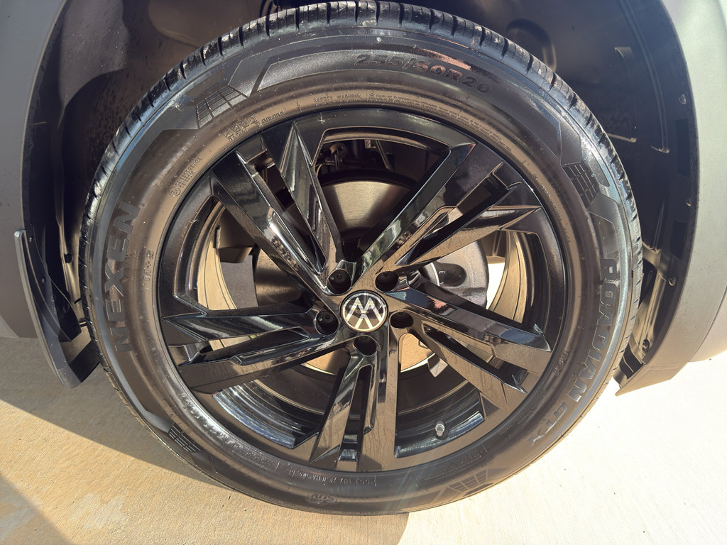 New 2026 Volkswagen Atlas Cross Sport SEL R-Line image 18