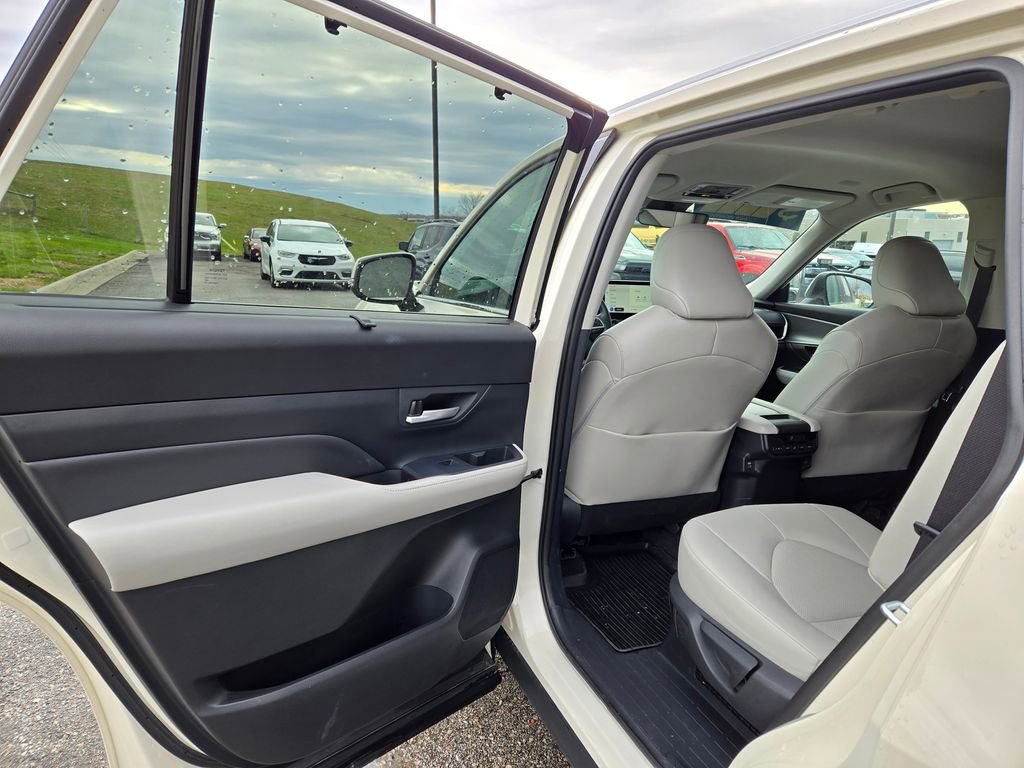 Used 2024 Toyota Grand Highlander XLE image 27