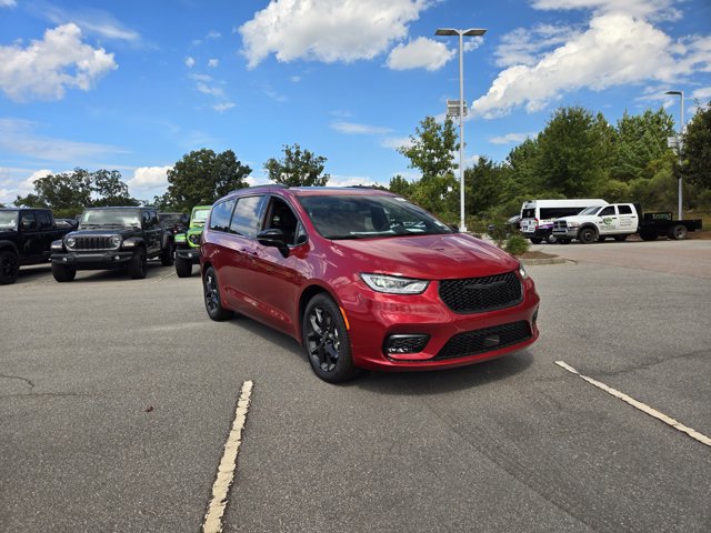 New 2026 Chrysler Pacifica Limited w/ S Appearance Package FWD image 3