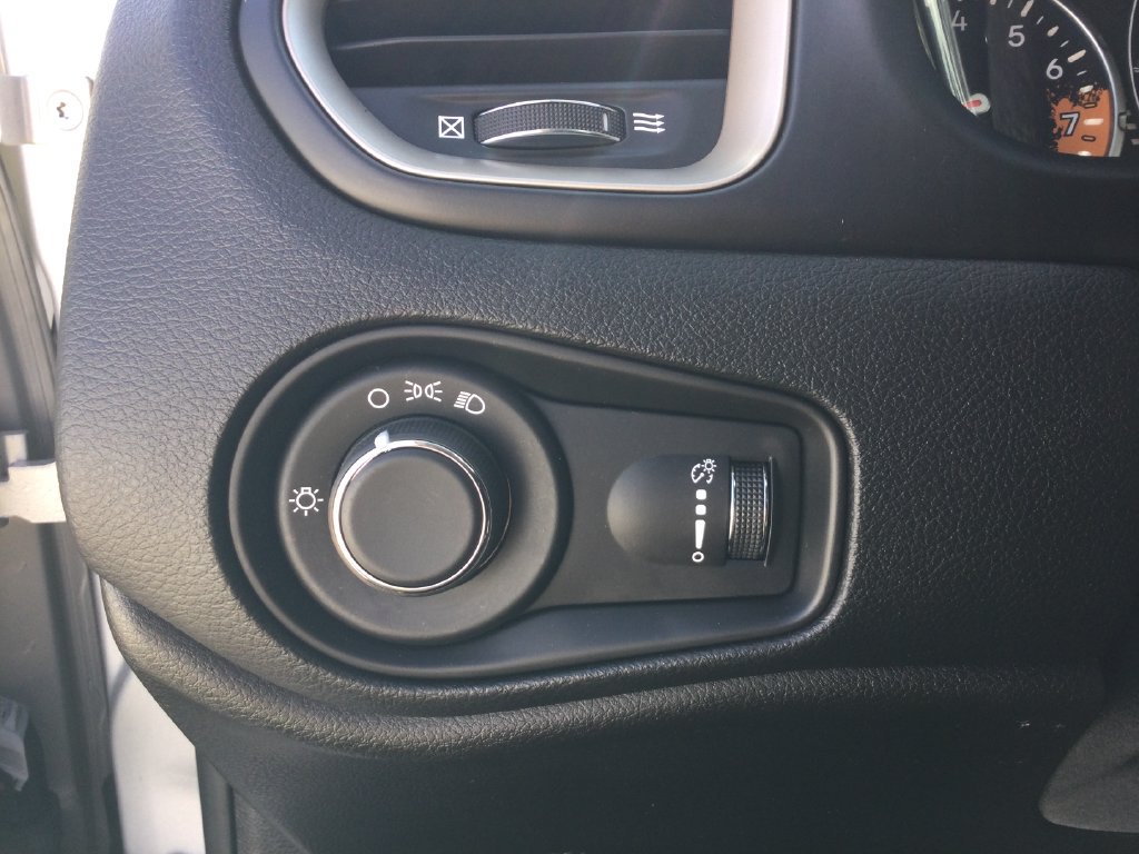 Used 2016 Jeep Renegade Sport w/ Power & Air Group AWD/4WD image 17