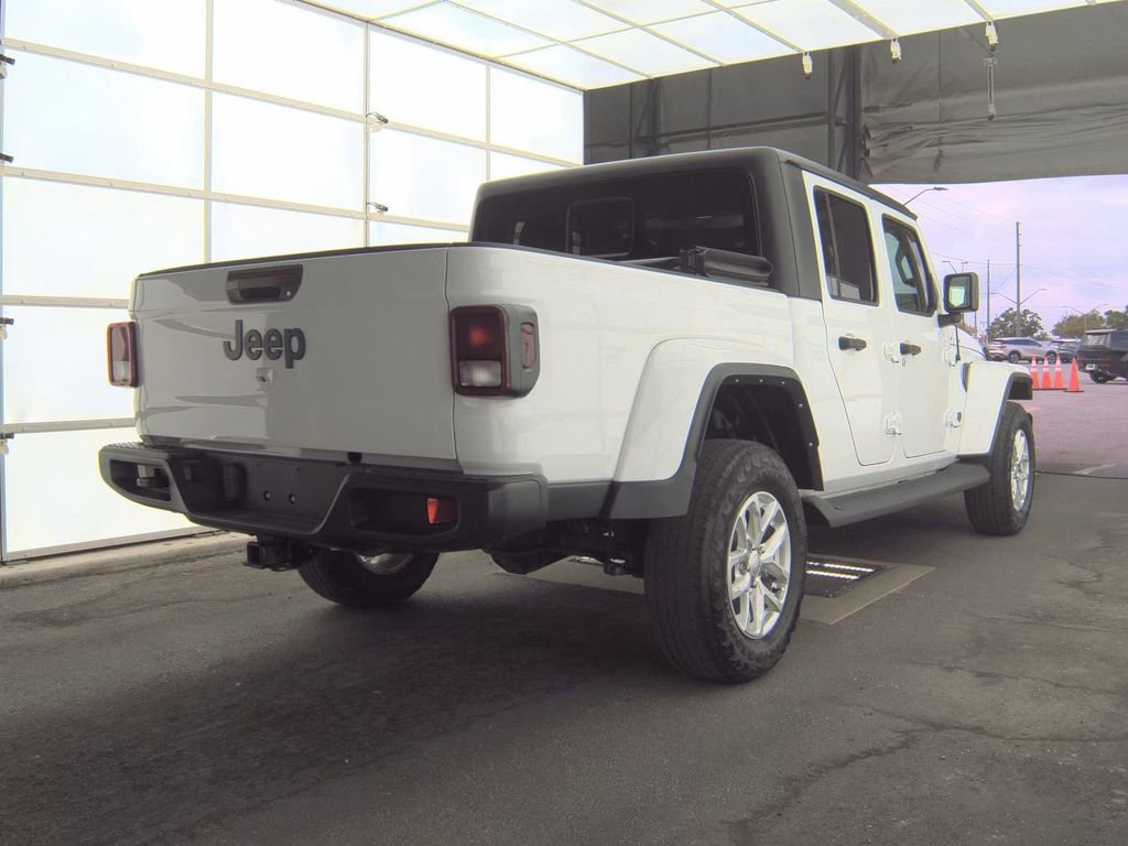 Used 2023 Jeep Gladiator Sport AWD/4WD image 2