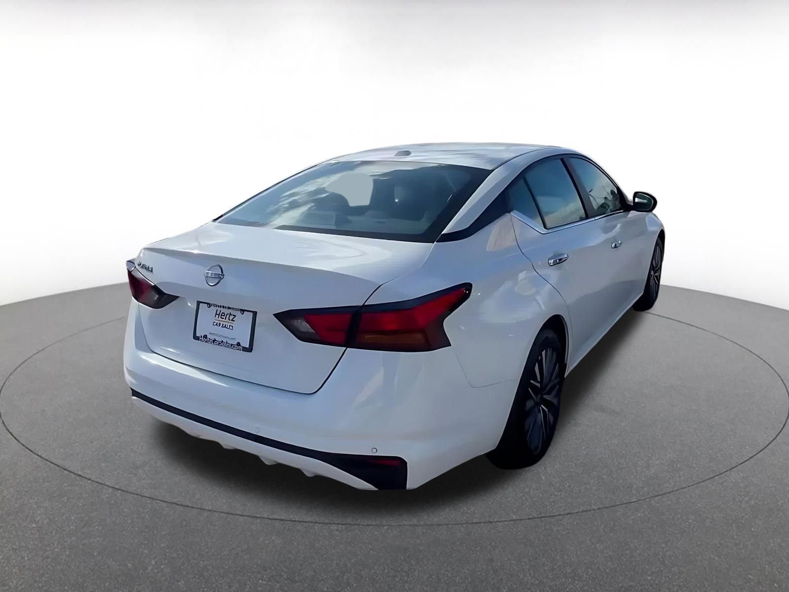 Used 2025 Nissan Altima 2.5 SV image 14