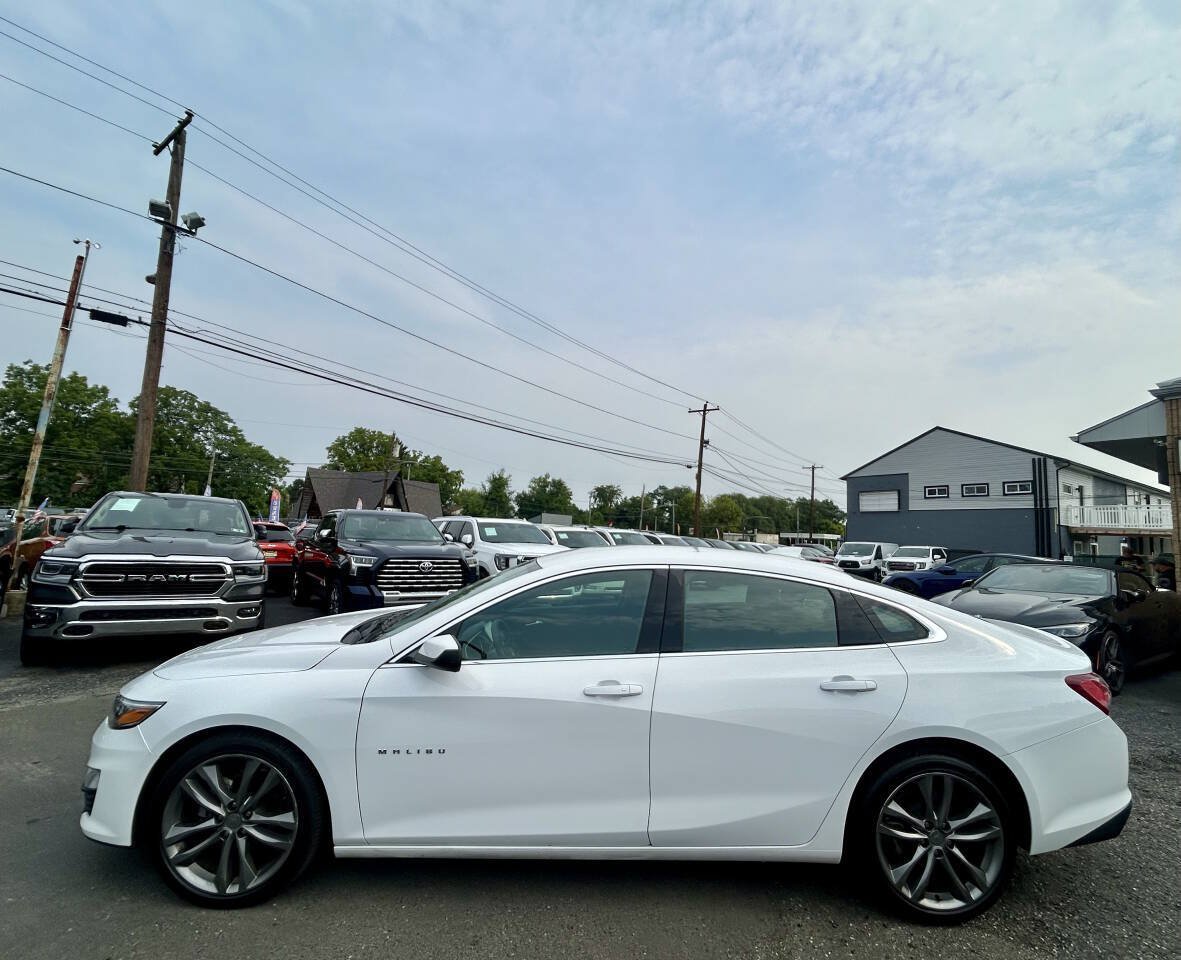 Used 2022 Chevrolet Malibu LT FWD image 2
