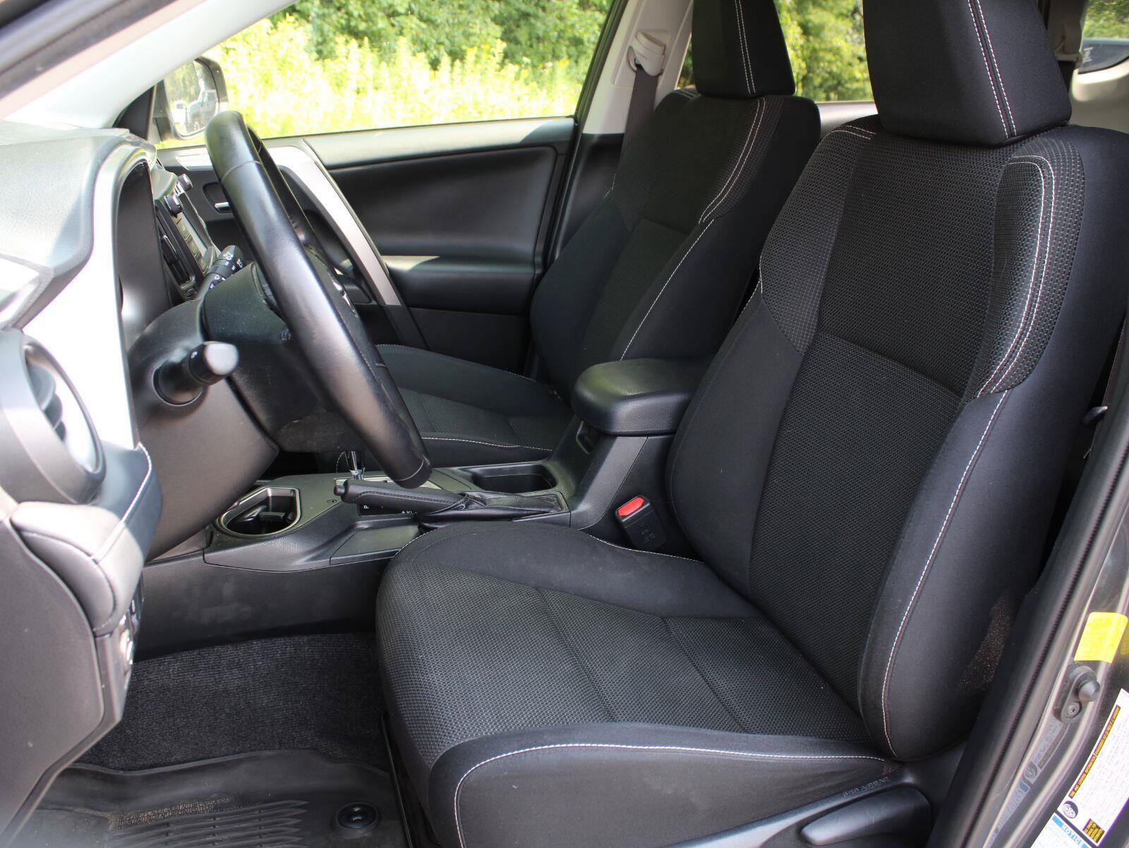 Used 2016 Toyota RAV4 XLE AWD/4WD image 18