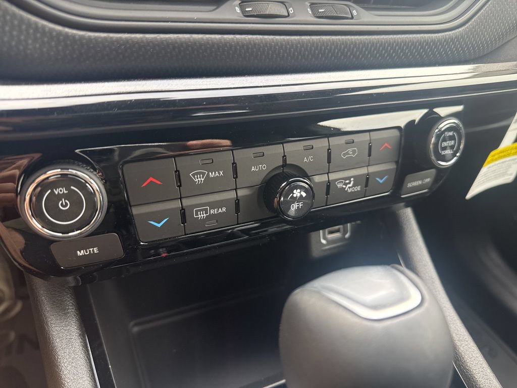 New 2026 Jeep Compass Latitude w/ Sun and Sound Group AWD/4WD image 22