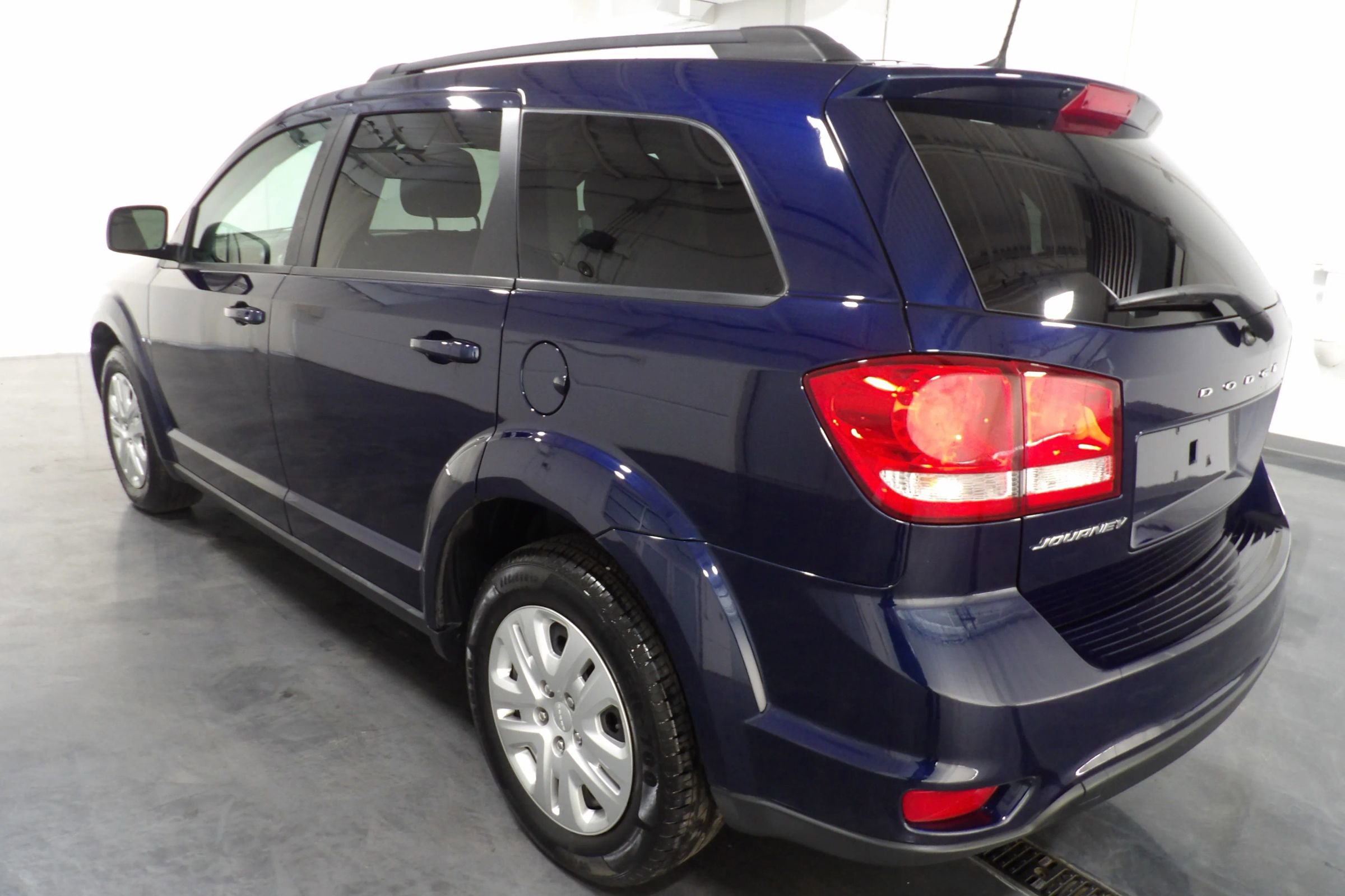 Used 2019 Dodge Journey SE w/ Premium Group FWD image 6