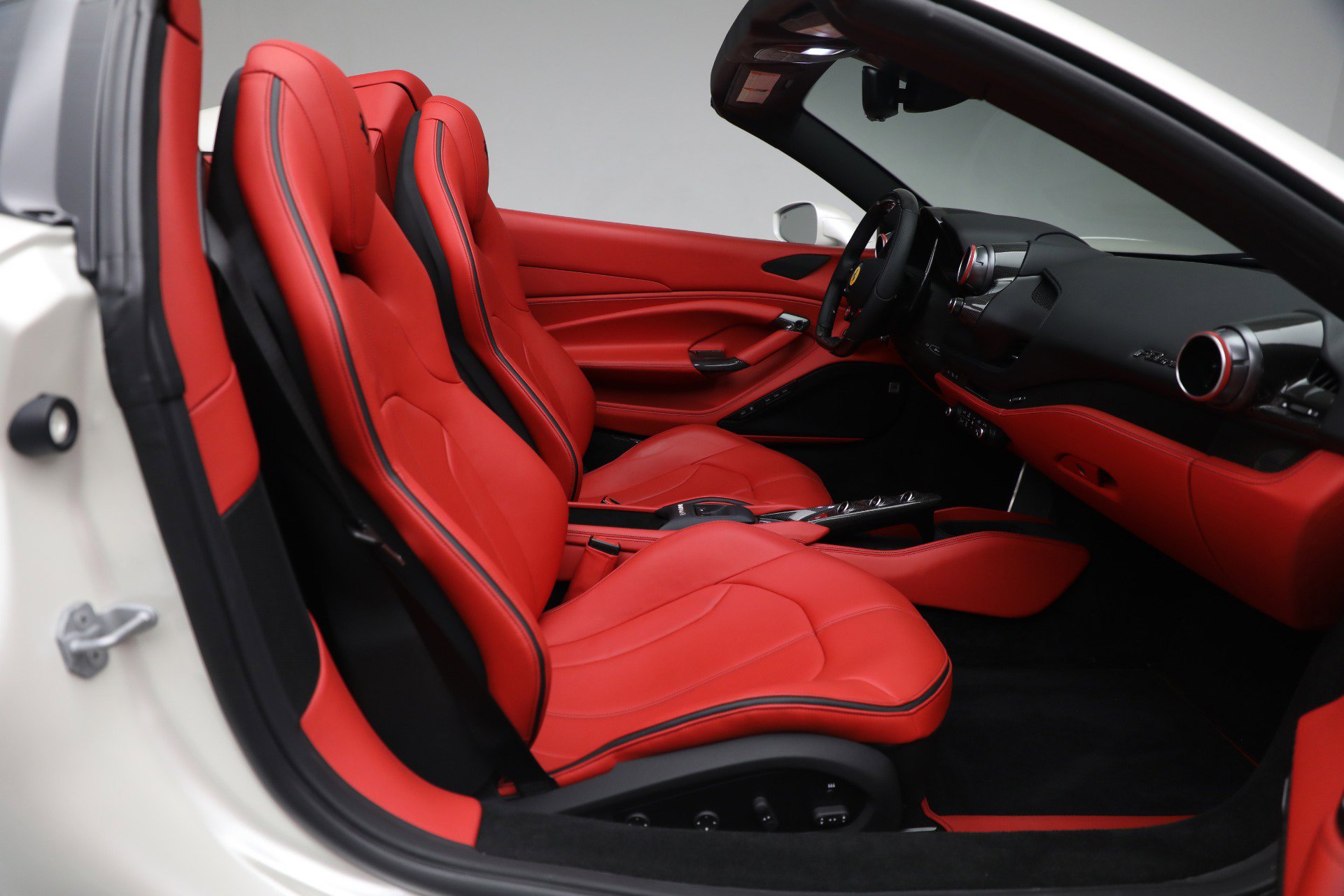 Certified 2023 Ferrari F8 Tributo RWD image 17
