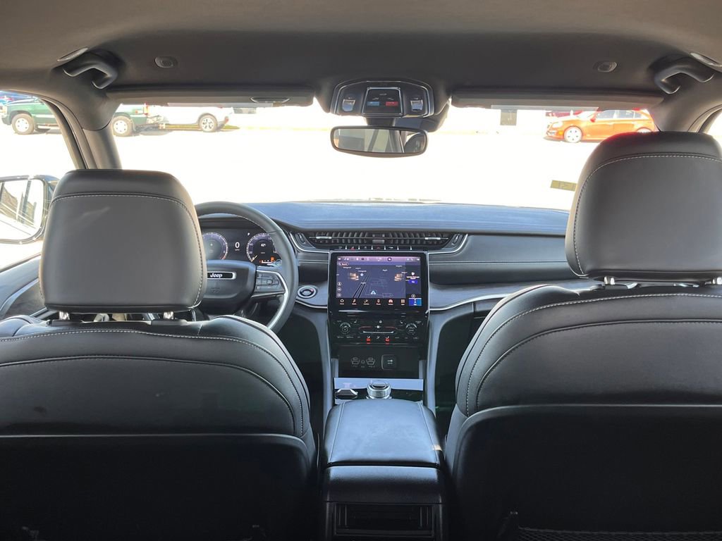 Used 2024 Jeep Grand Cherokee Limited image 12