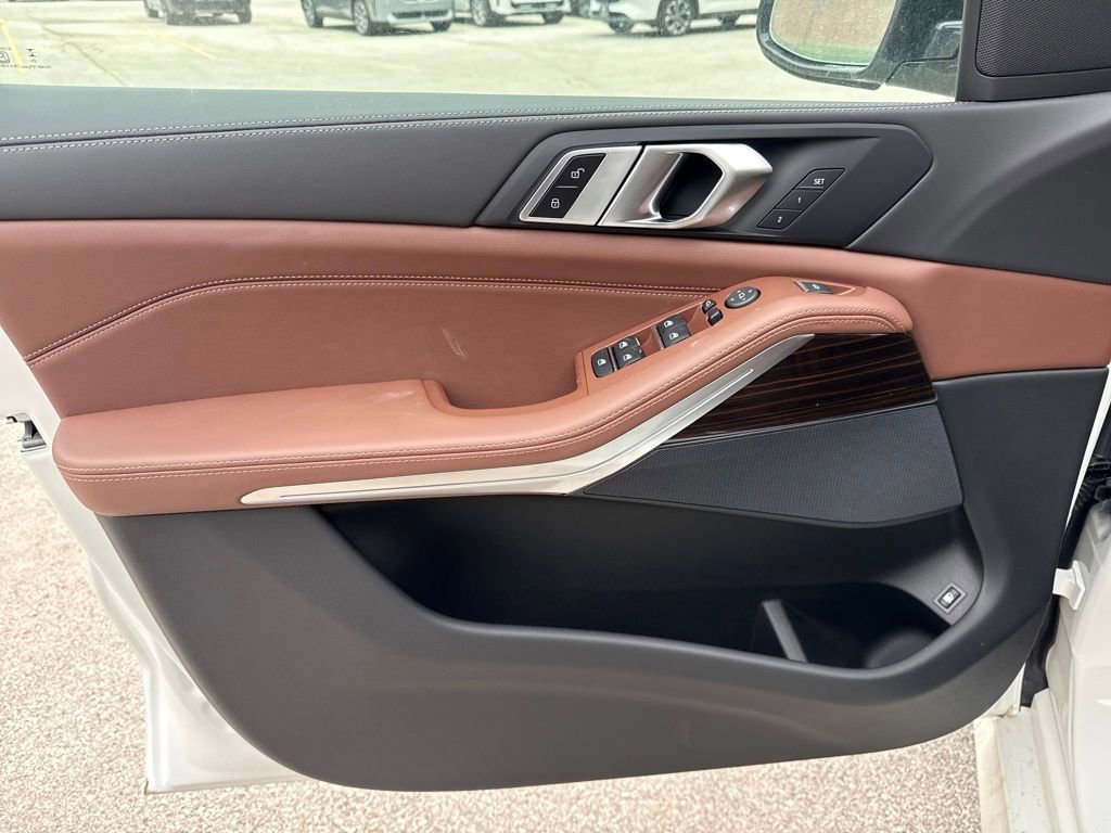 New 2026 BMW X5 xDrive50e image 10