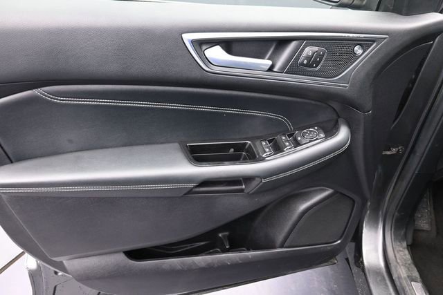 Used 2020 Ford Edge Titanium FWD image 27