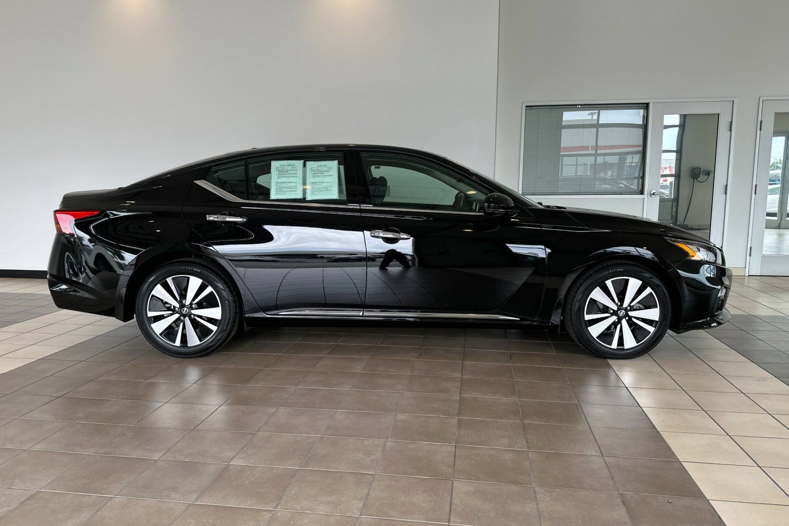 Used 2019 Nissan Altima 2.5 SV FWD image 3