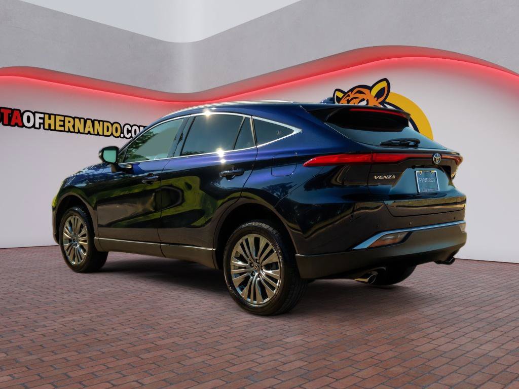 Used 2022 Toyota Venza XLE AWD/4WD image 7