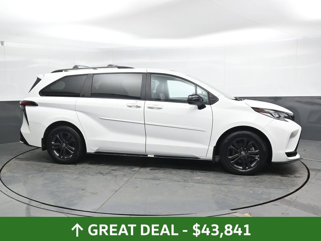 Used 2025 Toyota Sienna XSE AWD/4WD image 9