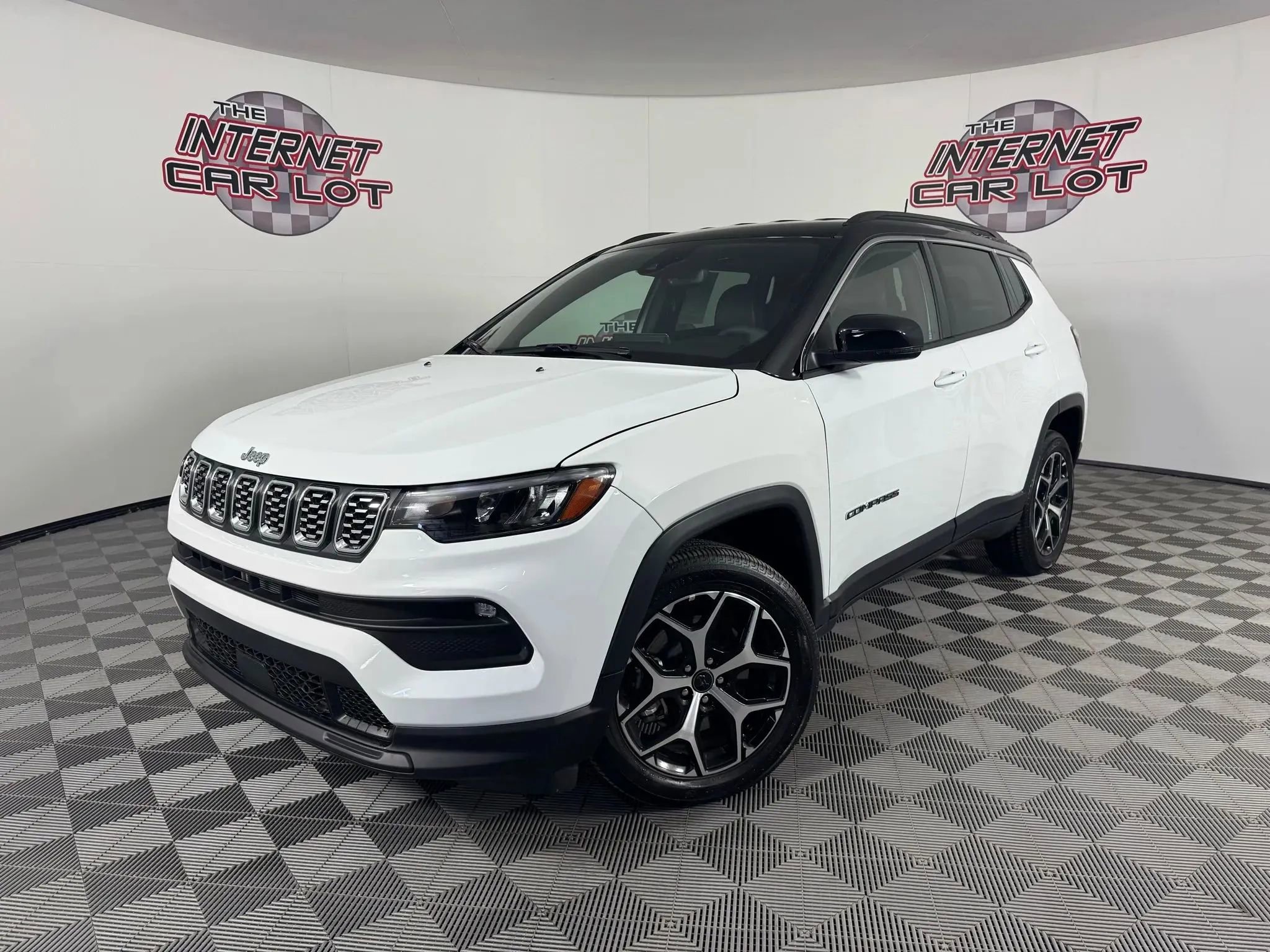 Used 2025 Jeep Compass Limited image 1