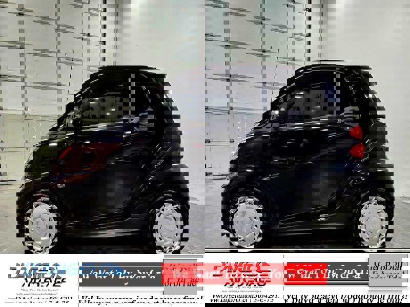 Used 2015 smart fortwo pure image 4