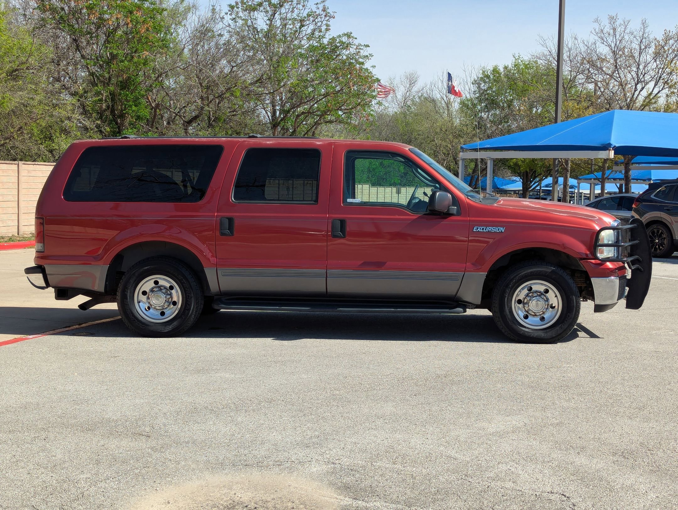 Used 2005 Ford Excursion 2WD image 2