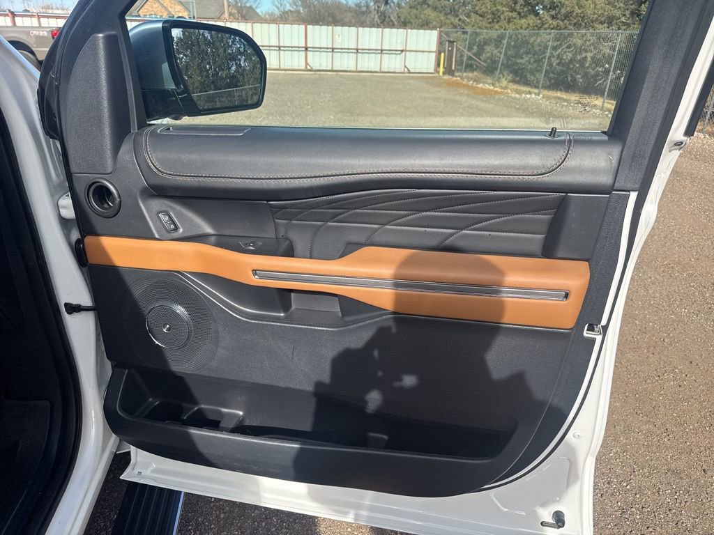 Used 2023 Ford Expedition Platinum image 43