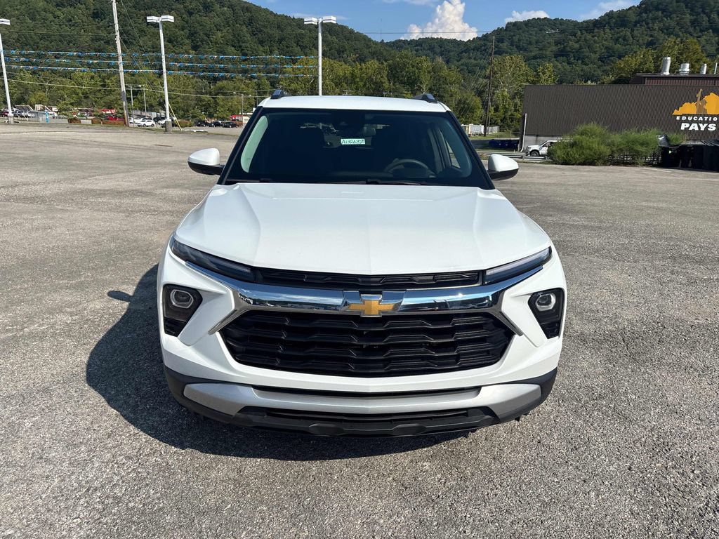 Used 2025 Chevrolet TrailBlazer LT AWD/4WD image 8