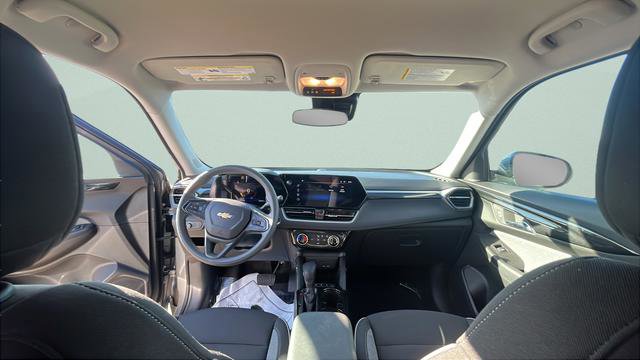 Used 2025 Chevrolet TrailBlazer LT AWD/4WD image 23