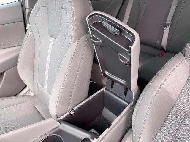 New 2026 Hyundai Elantra SE FWD image 18