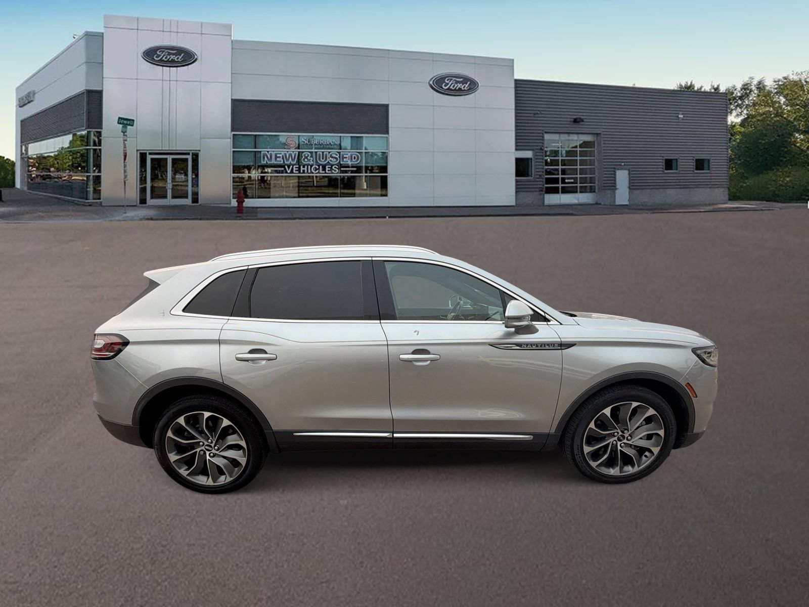 Used 2022 Lincoln Nautilus Reserve w/ Luxury Package AWD/4WD image 10