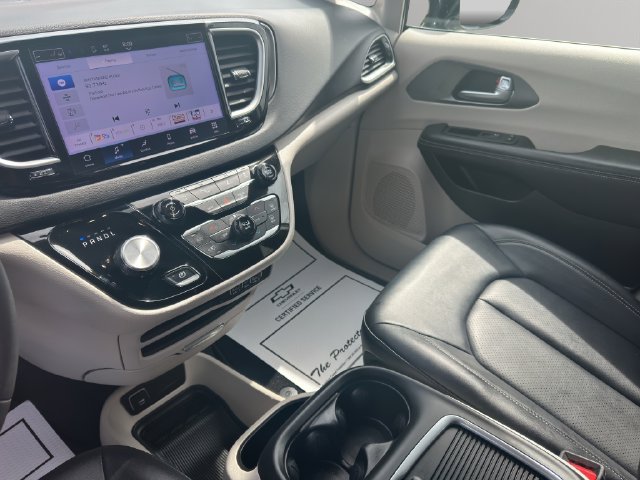 Used 2024 Chrysler Pacifica Touring-L FWD image 16