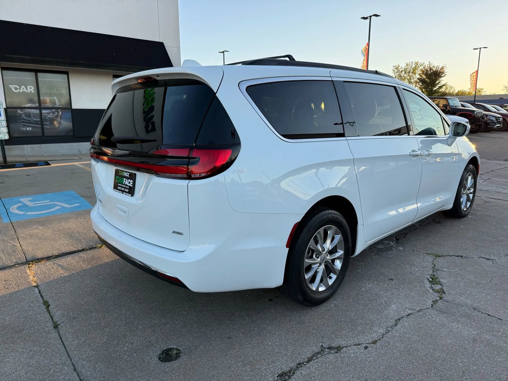 Used 2022 Chrysler Pacifica Touring-L image 17