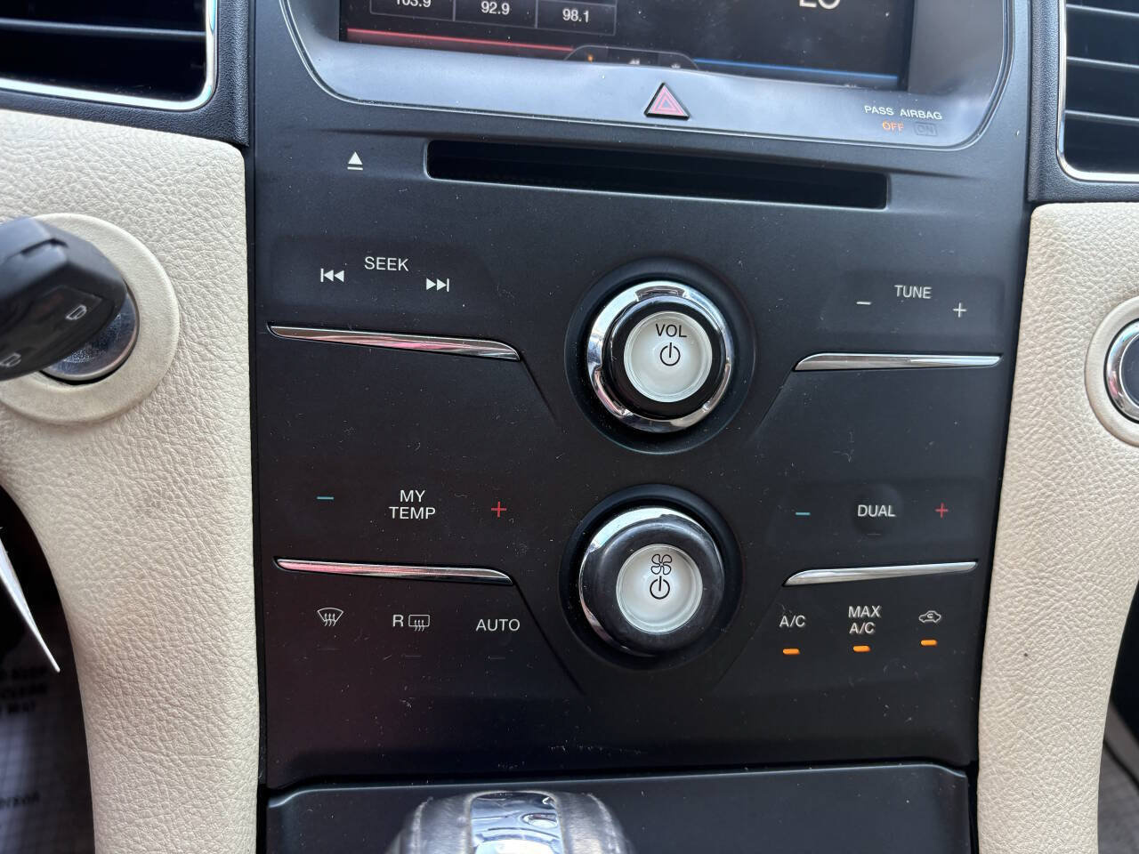 Used 2014 Ford Taurus SEL w/ Equipment Group 201A FWD image 26
