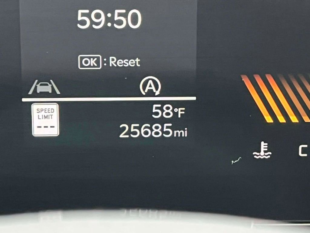 Used 2025 Kia Sorento LX FWD image 23