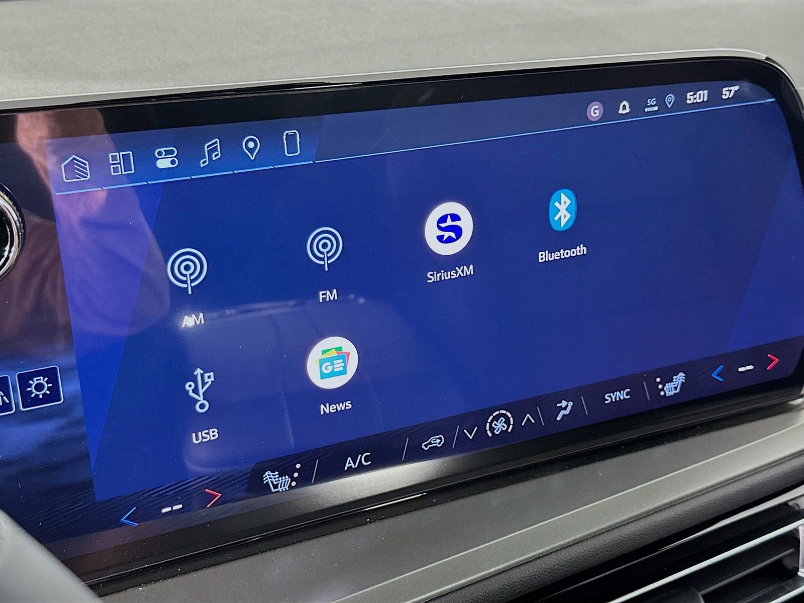 New 2026 Chevrolet Traverse LT image 15