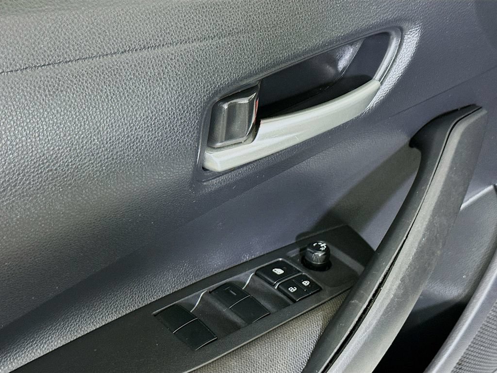 Used 2020 Toyota Corolla LE FWD image 21