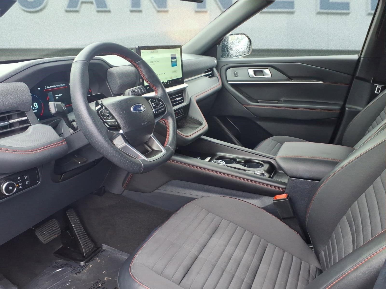 Used 2025 Ford Explorer ST-Line w/ ST-Line Street Pack AWD/4WD image 18