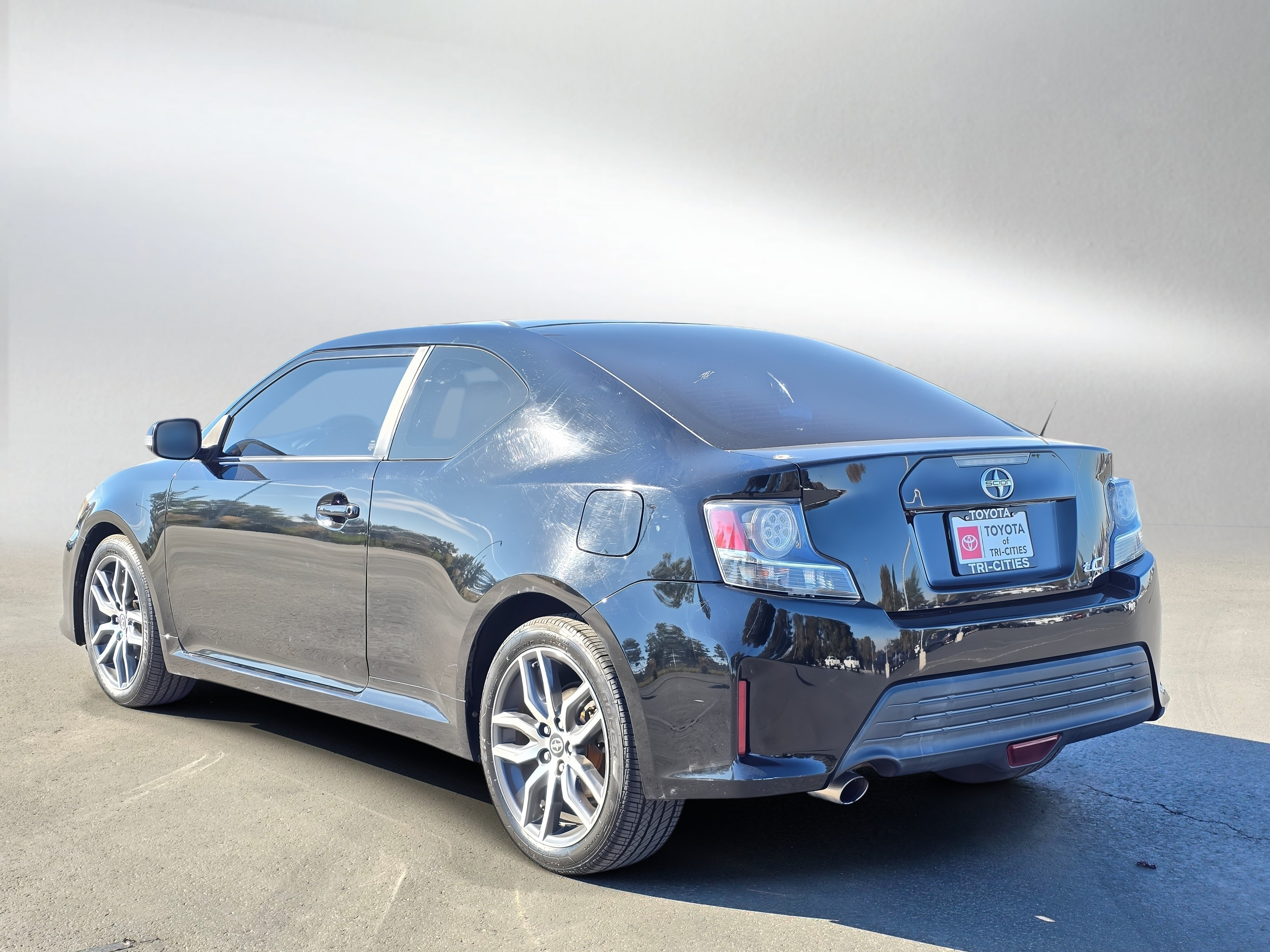 Used 2015 Scion tC FWD image 3