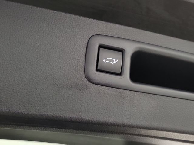 Used 2023 Toyota Highlander XLE FWD image 11