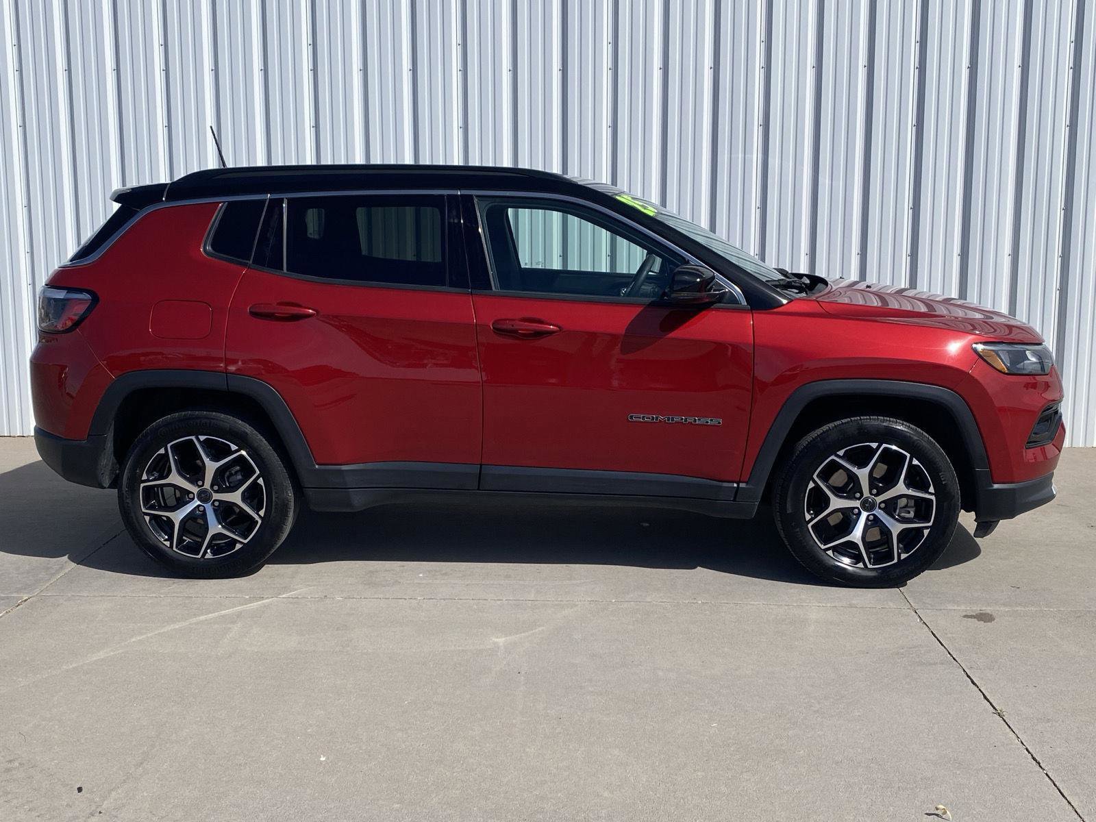 Used 2025 Jeep Compass Limited image 4