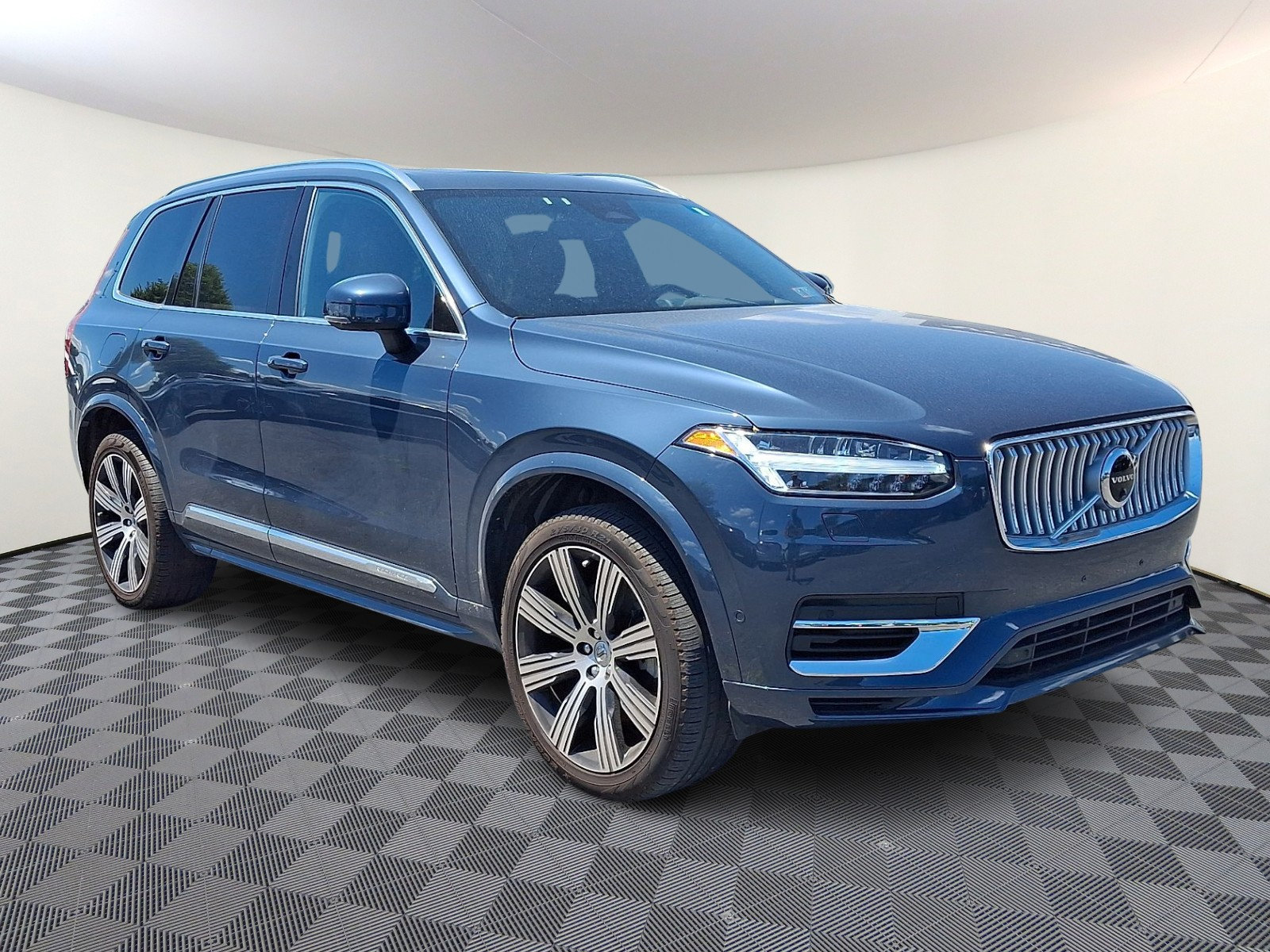 Used 2024 Volvo XC90 T8 Ultimate w/ Lounge Package AWD/4WD image 1