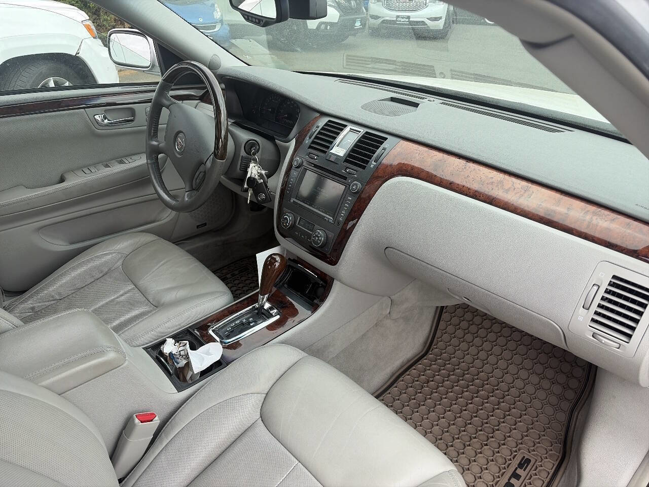 Used 2011 Cadillac DTS Premium FWD image 5