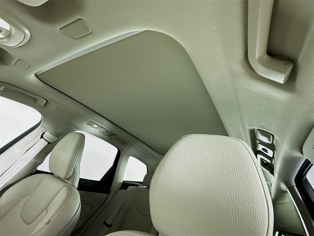 Used 2025 Volvo XC60 T8 Plus w/ Protection Package Premier image 22
